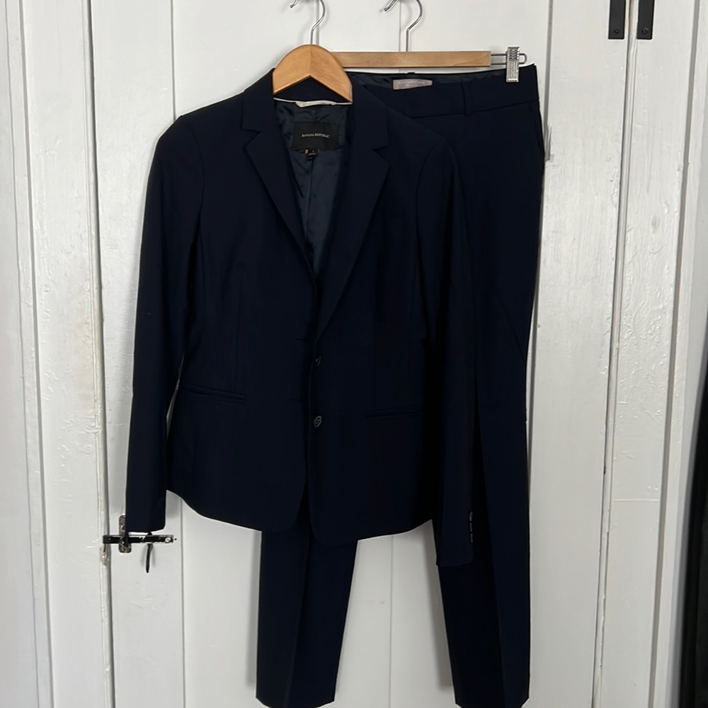 Banana Republic Navy Suit: blazer=2, pants=0